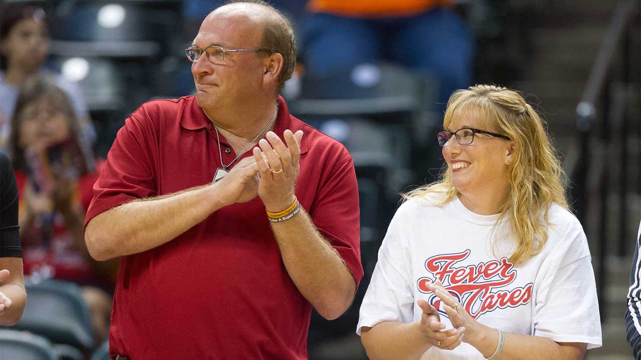 WNBA's Fever honor Lauren Hill, recognize parents at game vs. Sky